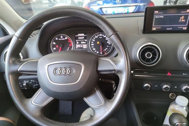 Used Audi A3 2014 Limousine 35 TFSI Automatic Advanced Model Center Console