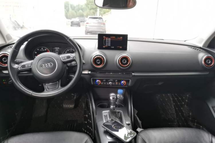 Used Audi A3 2014 Limousine 35 TFSI Automatic Comfort Model Center Console