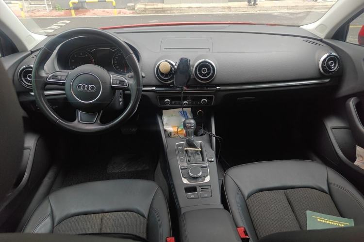 Used Audi A3 2014 Limousine 40 TFSI S line Comfort Model Center Console