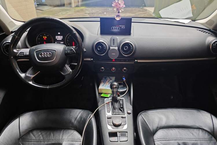 Used Audi A3 2014 Limousine 35 TFSI Automatic Advanced Model Center Console