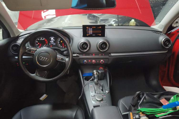 Used Audi A3 2014 Limousine 35 TFSI Automatic Fashion Model Center Console