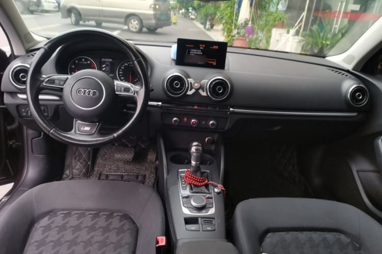 Used Audi A3 2014 Limousine 35 TFSI Automatic Advanced Model Center Console