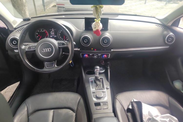 Used Audi A3 2014 Limousine 35 TFSI Automatic Comfort Model Center Console