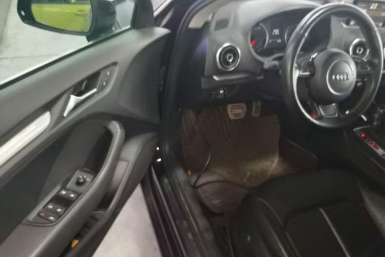 Used Audi A3 2014 Sportback 35 TFSI Automatic Comfort Model Driver Seat