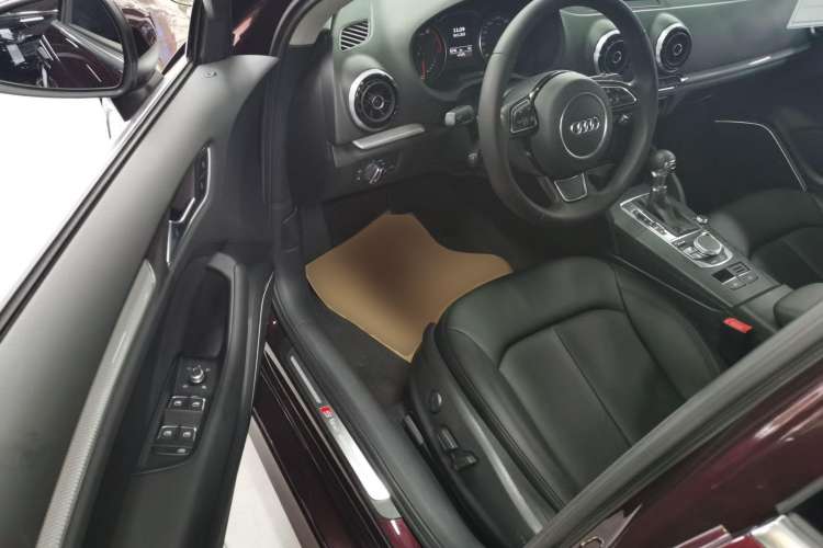 Used Audi A3 2014 Limousine 40 TFSI S line Luxury Model Driver Seat