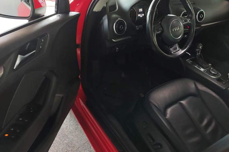 Used Audi A3 2014 Limousine 35 TFSI Automatic Comfort Model Driver Seat