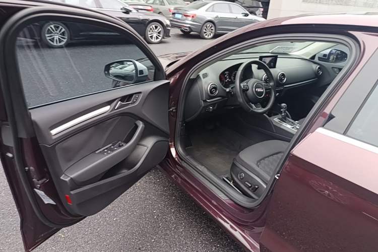 Used Audi A3 2014 Limousine 35 TFSI Automatic Fashion Model Driver Seat