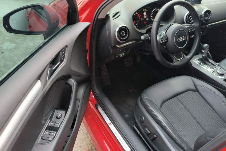 Used Audi A3 2014 Limousine 40 TFSI S line Comfort Model Driver Seat
