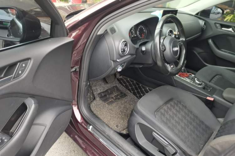 Used Audi A3 2014 Limousine 35 TFSI Automatic Advanced Model Driver Seat