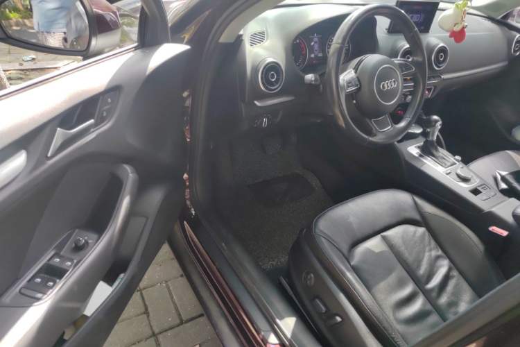 Used Audi A3 2014 Limousine 35 TFSI Automatic Comfort Model Driver Seat