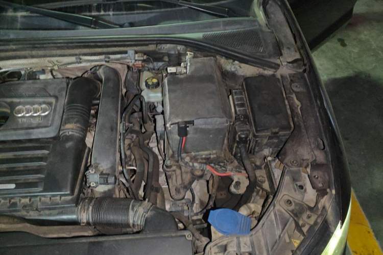 Used Audi A3 2014 Limousine 35 TFSI Automatic Comfort Model Engine Bay Left