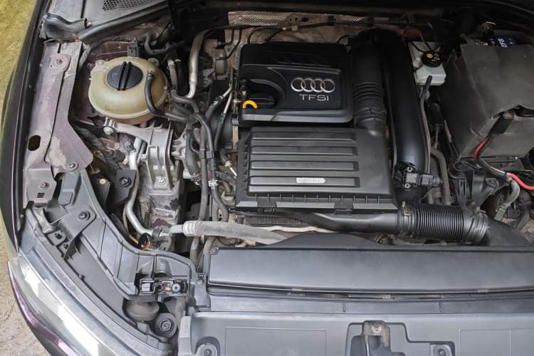 Used Audi A3 2014 Limousine 35 TFSI Automatic Advanced Model Engine Bay Right