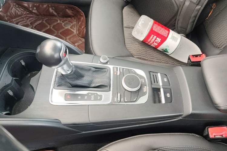 Used Audi A3 2014 Limousine 40 TFSI S line Comfort Model Gear Lever