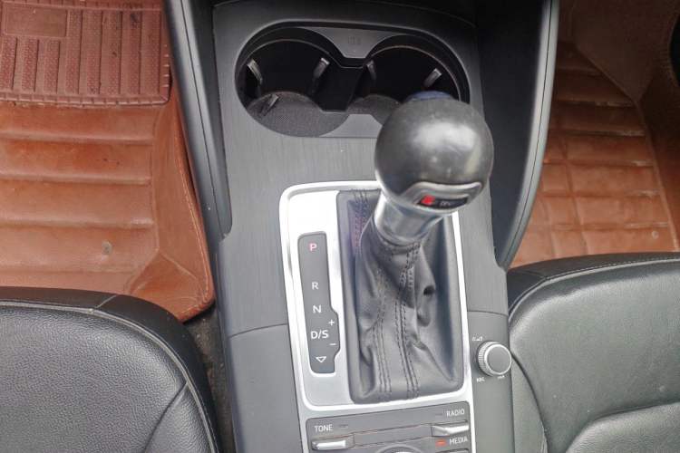 Used Audi A3 2014 Limousine 35 TFSI Automatic Comfort Model Gear Lever