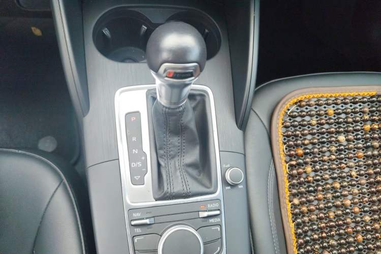 Used Audi A3 2014 Limousine 40 TFSI S line Comfort Model Gear Lever