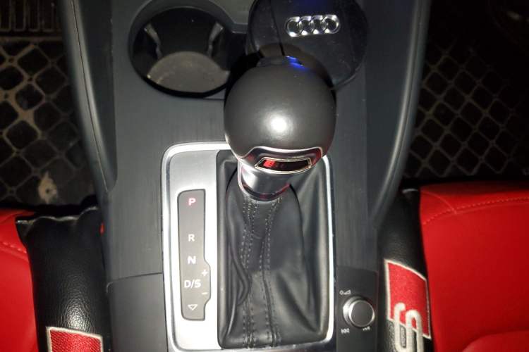 Used Audi A3 2014 Limousine 35 TFSI Automatic Fashion Model Gear Lever