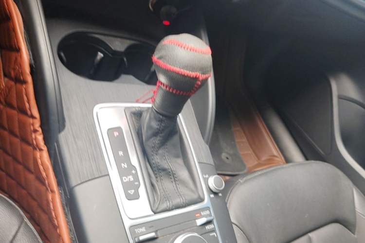 Used Audi A3 2014 Limousine 35 TFSI Automatic Comfort Model Gear Lever