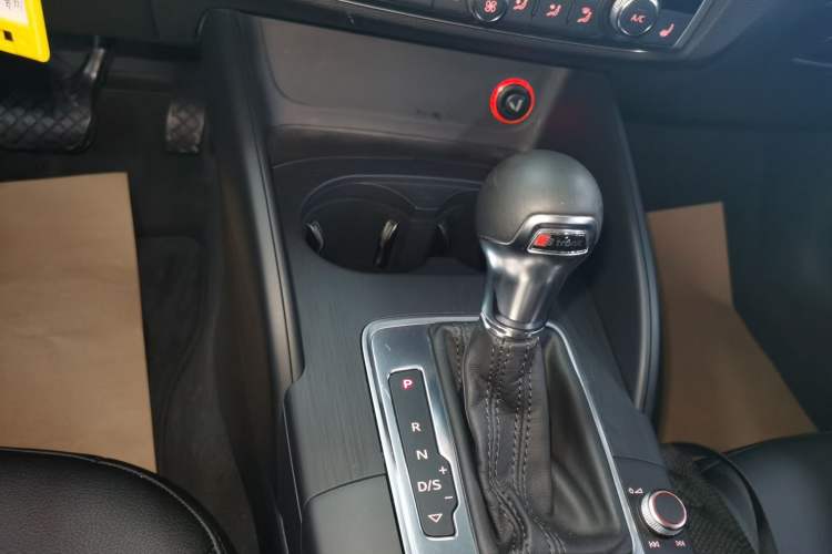 Used Audi A3 2014 Limousine 40 TFSI S line Luxury Model Gear Lever