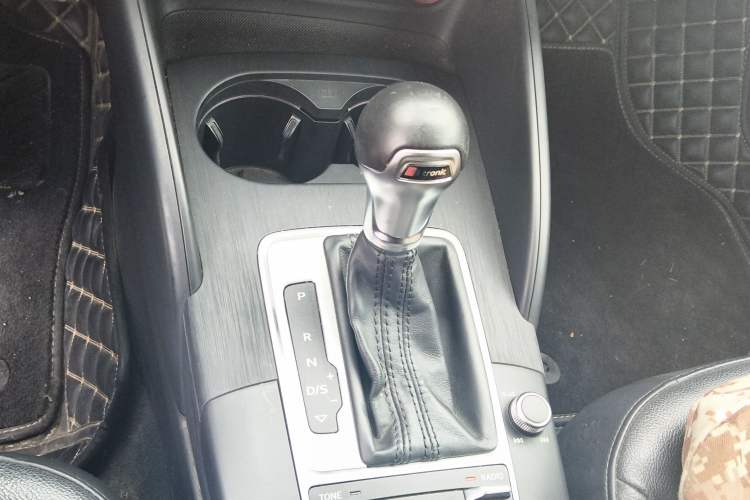 Used Audi A3 2014 Sportback 35 TFSI Automatic Comfort Model Gear Lever
