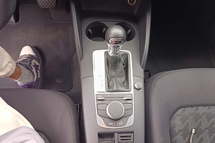 Used Audi A3 2014 Limousine 35 TFSI Automatic Fashion Model Gear Lever