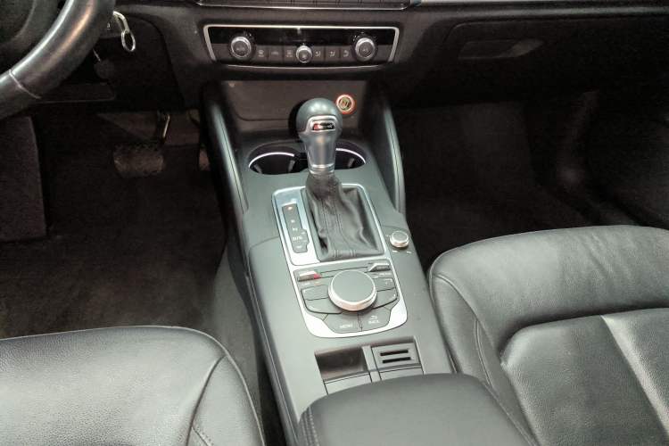 Used Audi A3 2014 Limousine 35 TFSI Automatic Comfort Model Gear Lever