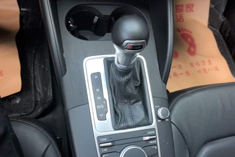 Used Audi A3 2014 Limousine 35 TFSI Automatic Comfort Model Gear Lever