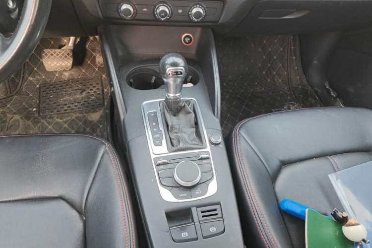 Used Audi A3 2014 Limousine 35 TFSI Automatic Advanced Model Gear Lever