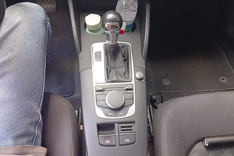 Used Audi A3 2014 Limousine 35 TFSI Automatic Fashion Model Gear Lever