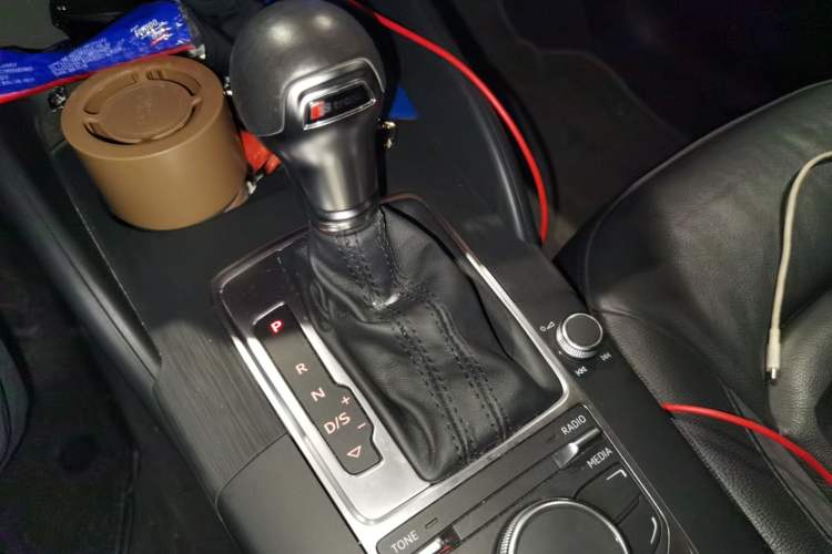 Used Audi A3 2014 Limousine 35 TFSI Automatic Comfort Model Gear Lever