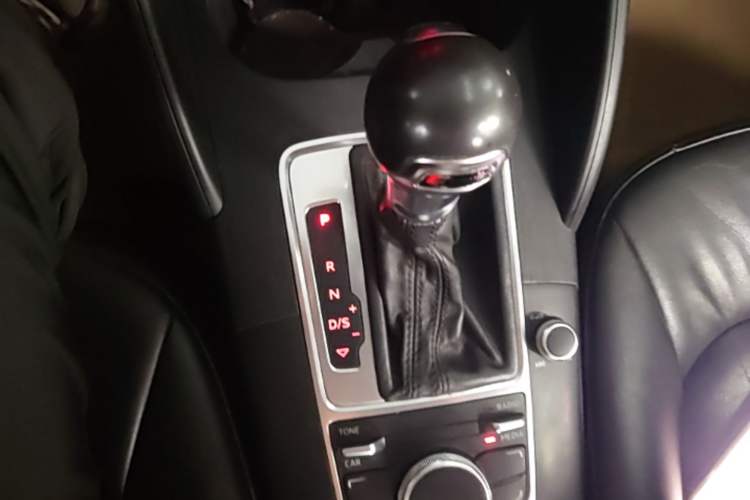 Used Audi A3 2014 Limousine 35 TFSI Automatic Advanced Model Gear Lever