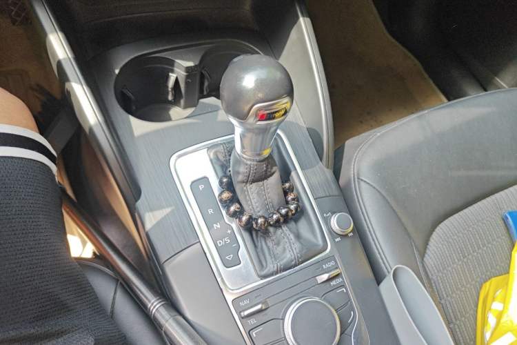 Used Audi A3 2014 Limousine 40 TFSI S line Comfort Model Gear Lever