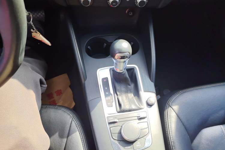 Used Audi A3 2014 Limousine 35 TFSI Automatic Fashion Model Gear Lever