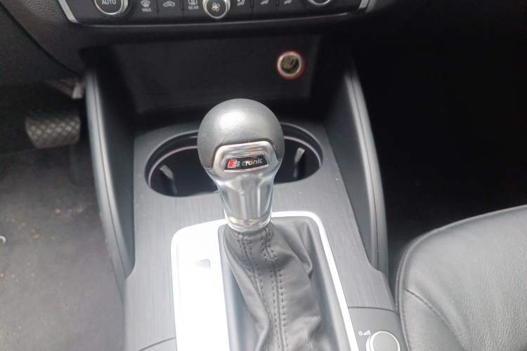 Used Audi A3 2014 Limousine 35 TFSI Automatic Comfort Model Gear Lever