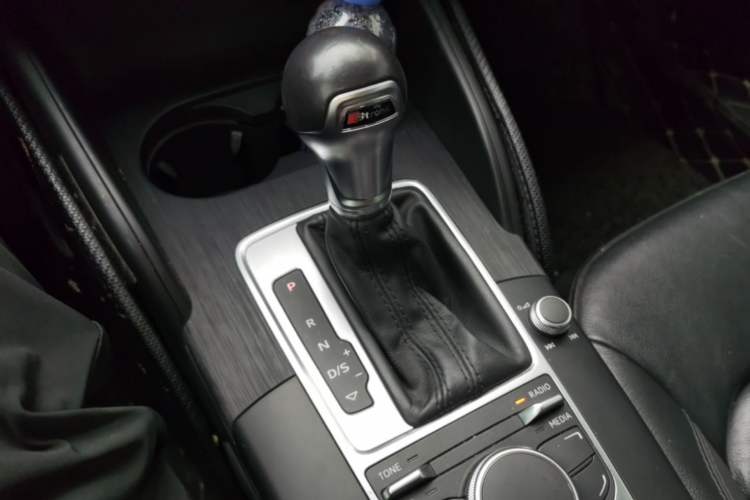 Used Audi A3 2014 Limousine 35 TFSI Automatic Comfort Model Gear Lever