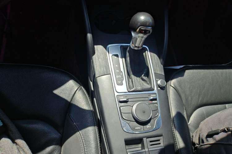 Used Audi A3 2014 Limousine 35 TFSI Automatic Comfort Model Gear Lever