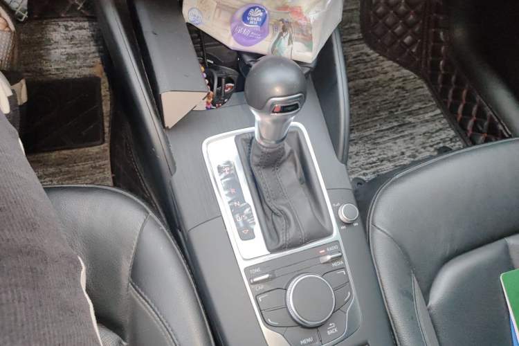 Used Audi A3 2014 Limousine 35 TFSI Automatic Comfort Model Gear Lever