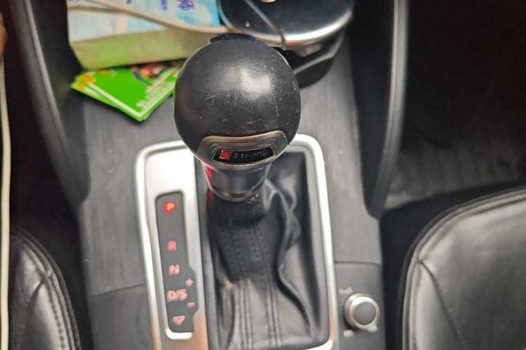 Used Audi A3 2014 Limousine 35 TFSI Automatic Advanced Model Gear Lever