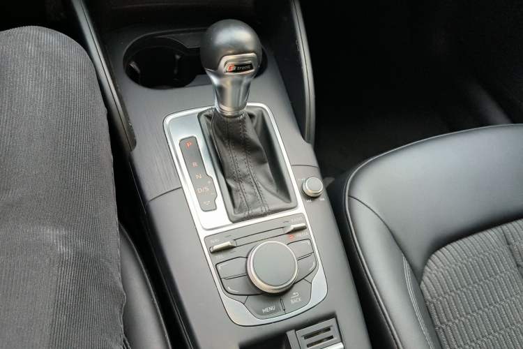 Used Audi A3 2014 Limousine 40 TFSI S line Comfort Model Gear Lever