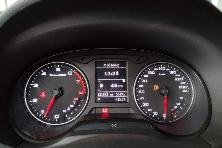 Used Audi A3 2014 Limousine 35 TFSI Automatic Advanced Model Instrument Cluster