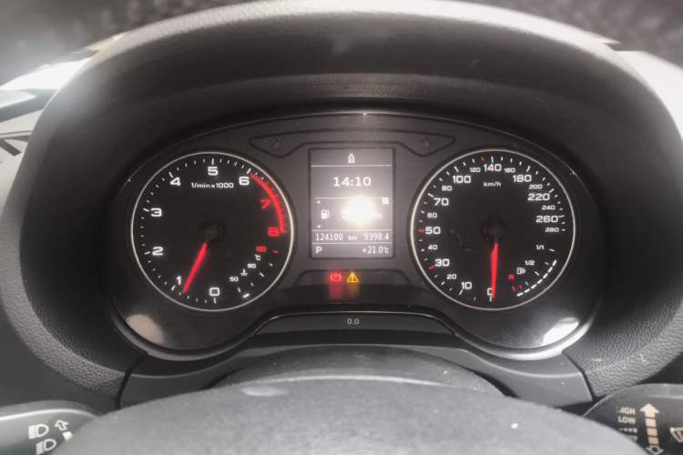 Used Audi A3 2014 Limousine 35 TFSI Automatic Advanced Model Instrument Cluster