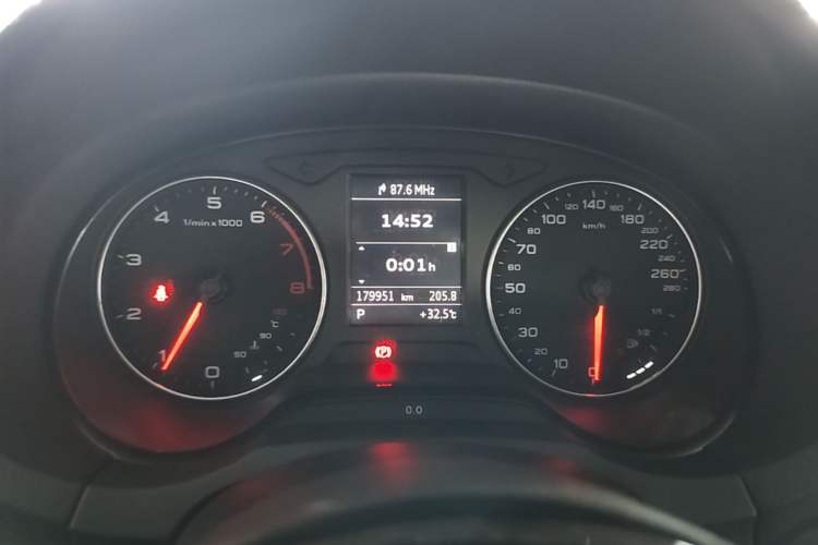 Used Audi A3 2014 Limousine 35 TFSI Automatic Comfort Model Instrument Cluster