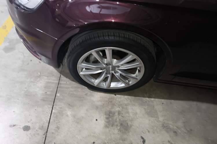 Used Audi A3 2014 Limousine 35 TFSI Automatic Comfort Model Left Front Wheel Hub