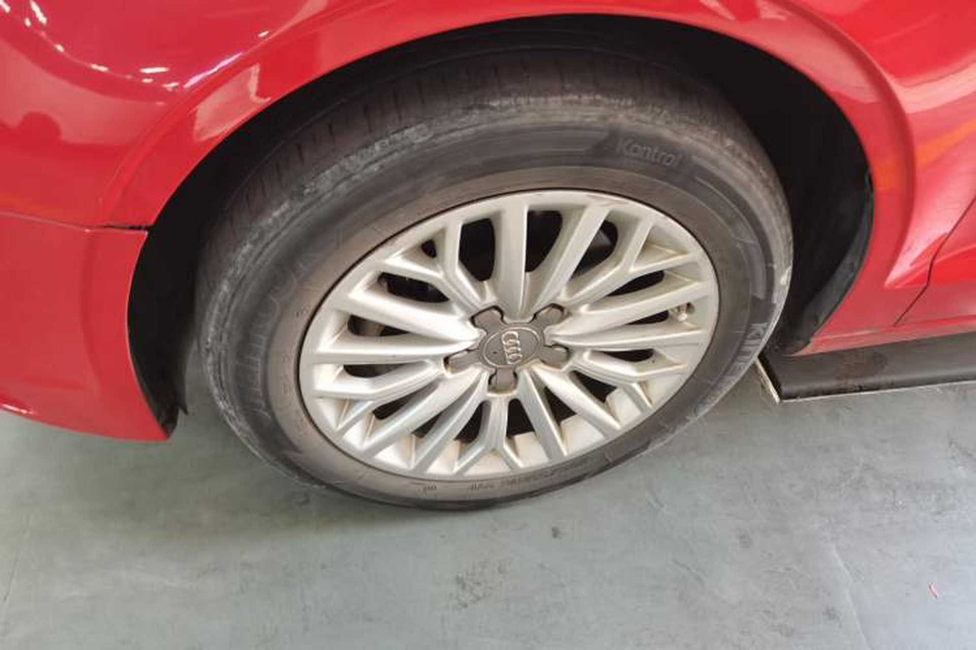 Used Audi A3 2014 Limousine 35 TFSI Automatic Fashion Model Left Front Wheel Hub