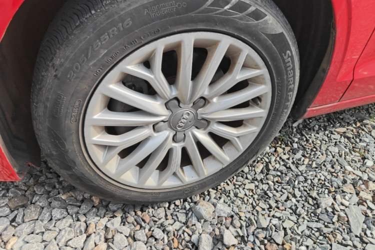 Used Audi A3 2014 Limousine 35 TFSI Automatic Advanced Model Left Front Wheel Hub
