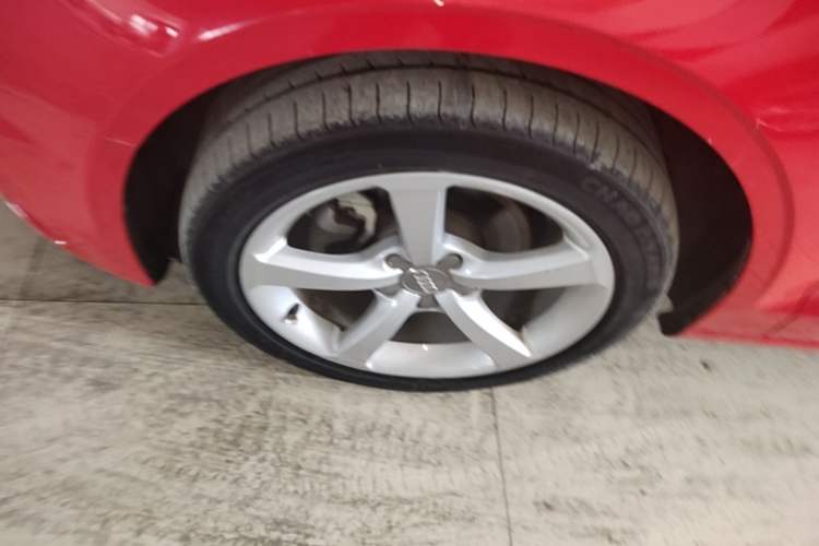 Used Audi A3 2014 Limousine 35 TFSI Automatic Comfort Model Left Front Wheel Hub