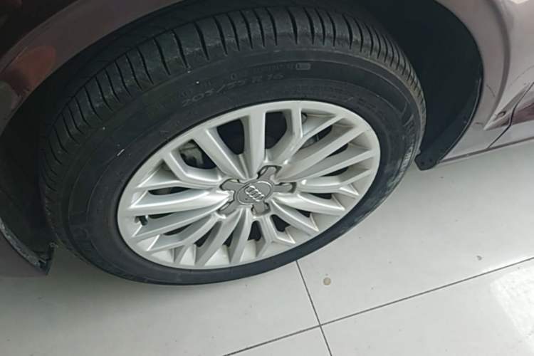Used Audi A3 2014 Limousine 35 TFSI Automatic Advanced Model Left Front Wheel Hub