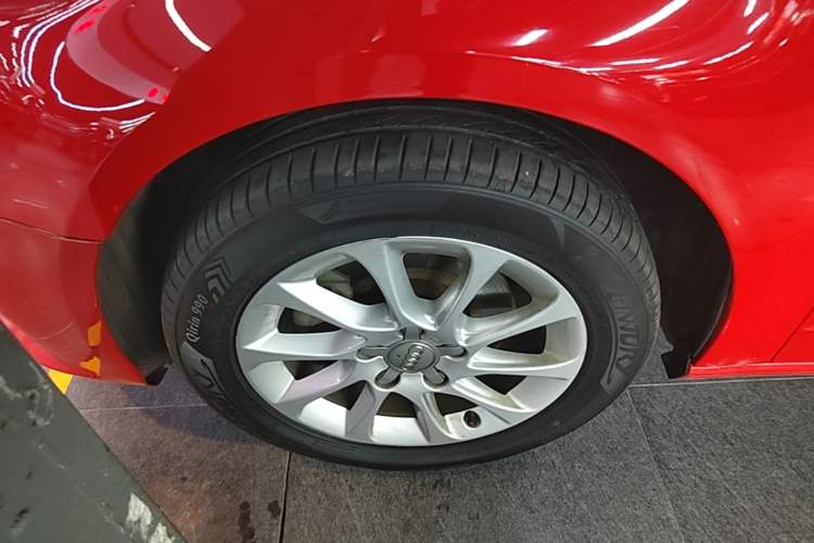 Used Audi A3 2014 Sportback 35 TFSI Automatic Style Edition Left Front Wheel Hub