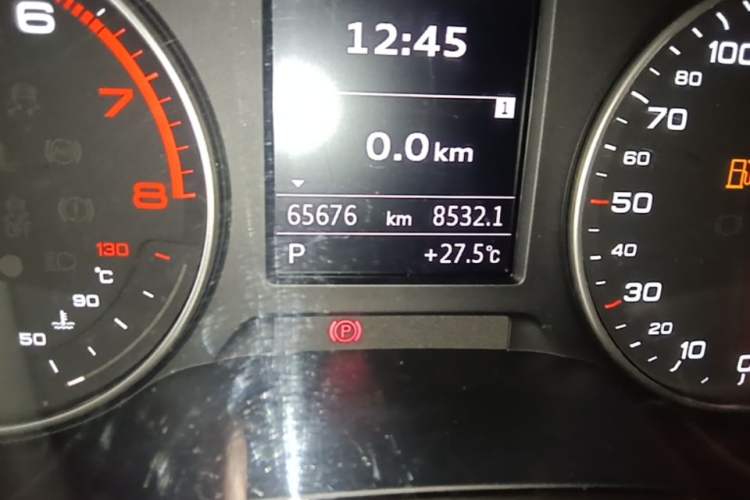 Used Audi A3 2014 Limousine 35 TFSI Automatic Comfort Model Odometer Close Up