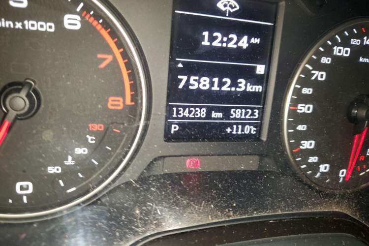 Used Audi A3 2014 Limousine 35 TFSI Automatic Fashion Model Odometer Close Up