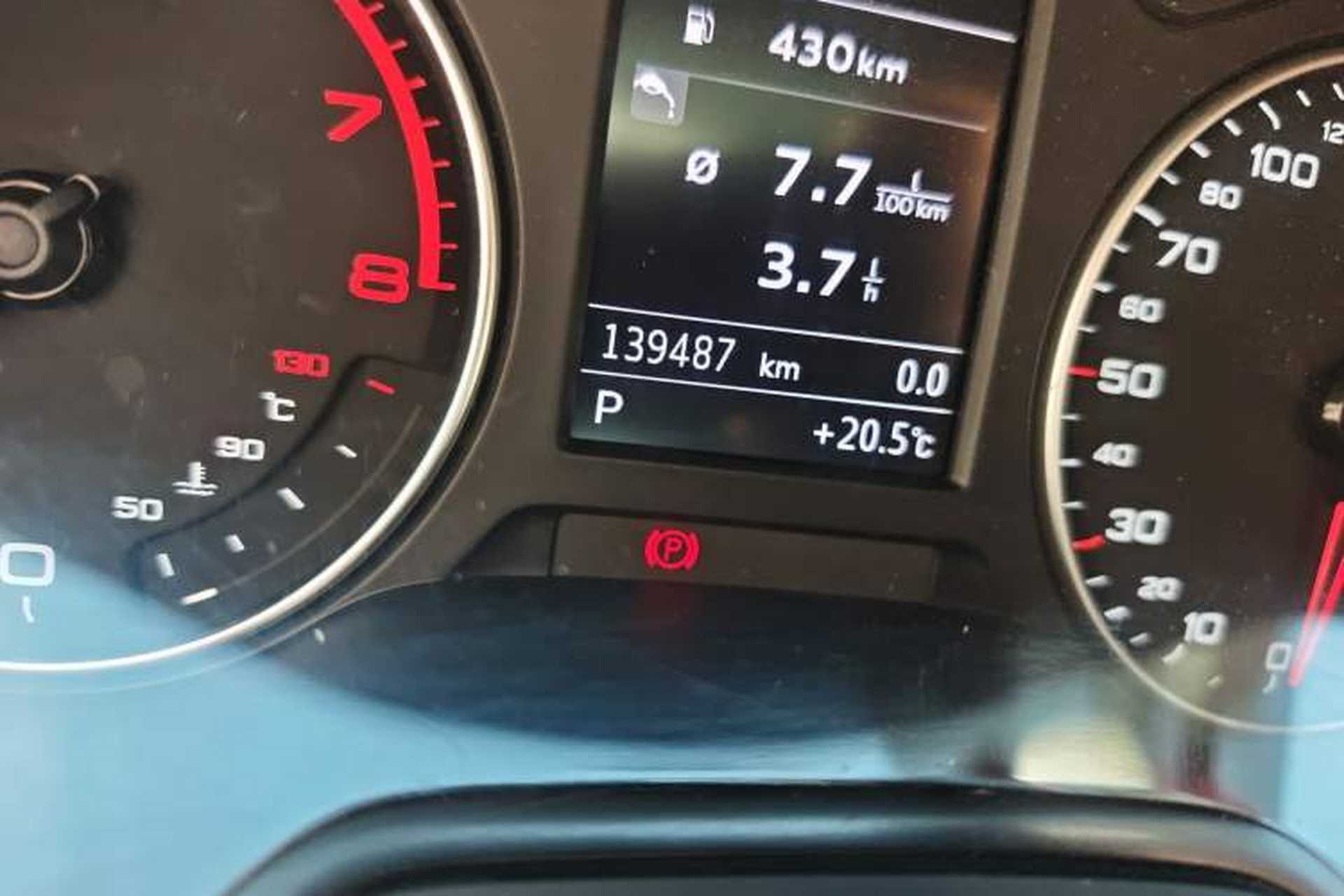 Used Audi A3 2014 Limousine 35 TFSI Automatic Fashion Model Odometer Close Up